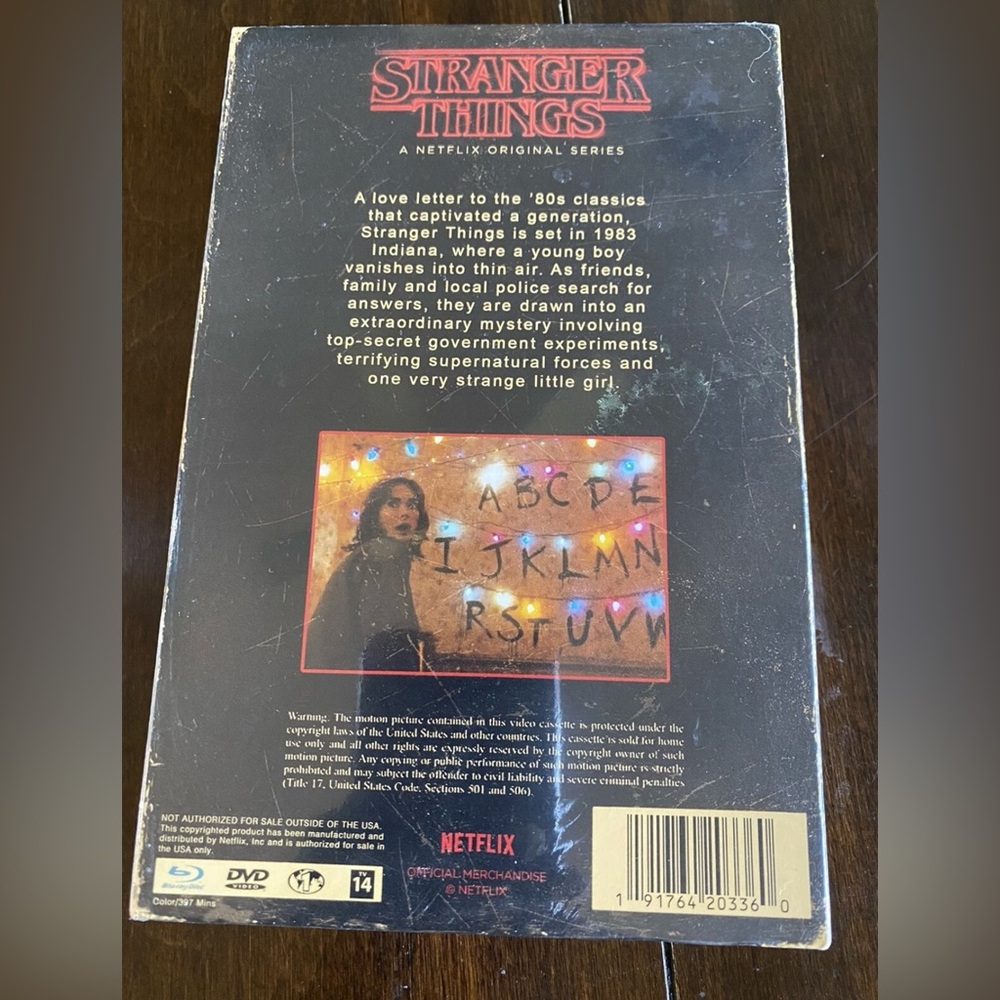 Stranger Things Season 1 Collectors Edition- DVD and Blue Ray - Picture 5 of 5
